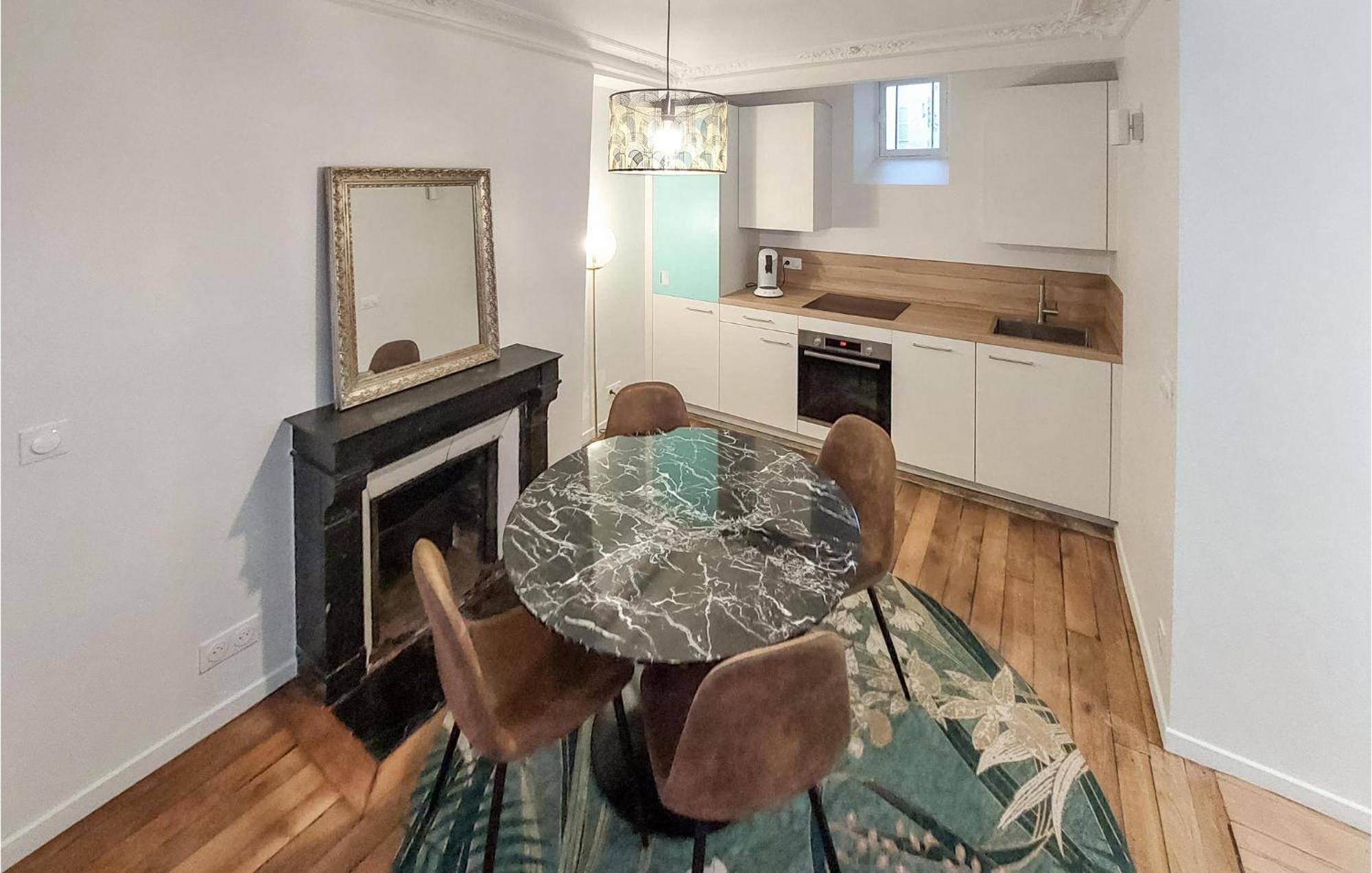 Lovely Apartment In Paris With Kitchen Exteriör bild